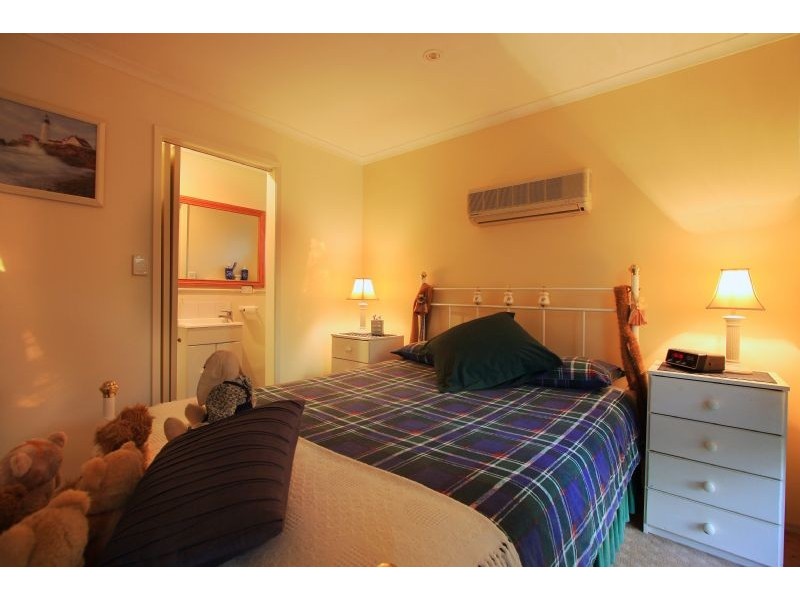 33 Pembroke Drive, Somerville VIC 3912