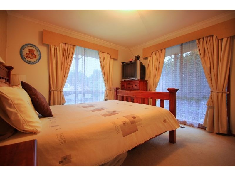 100 Clarendon Drive, Somerville VIC 3912