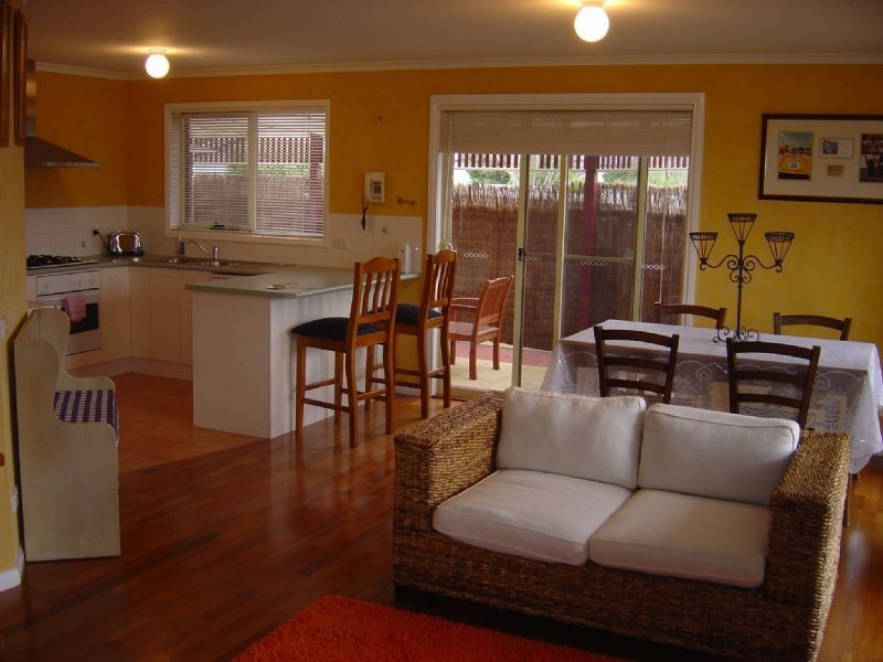 3/8 Raymond Street, Somerville VIC 3912