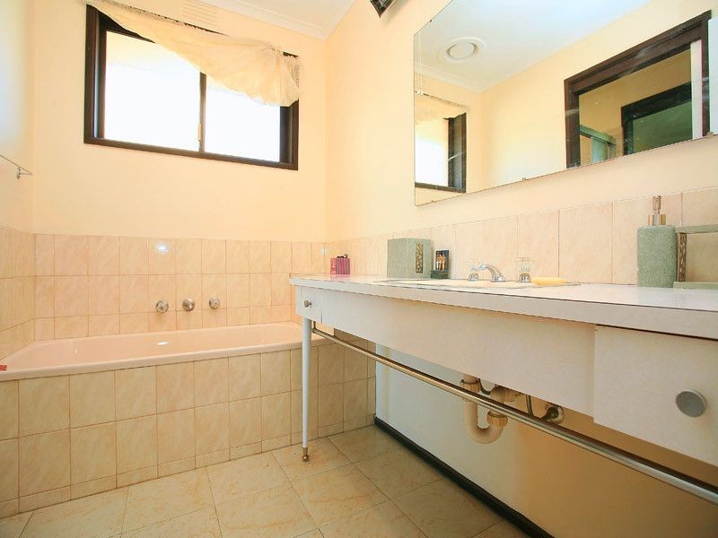 20 Forest Drive, Somerville VIC 3912