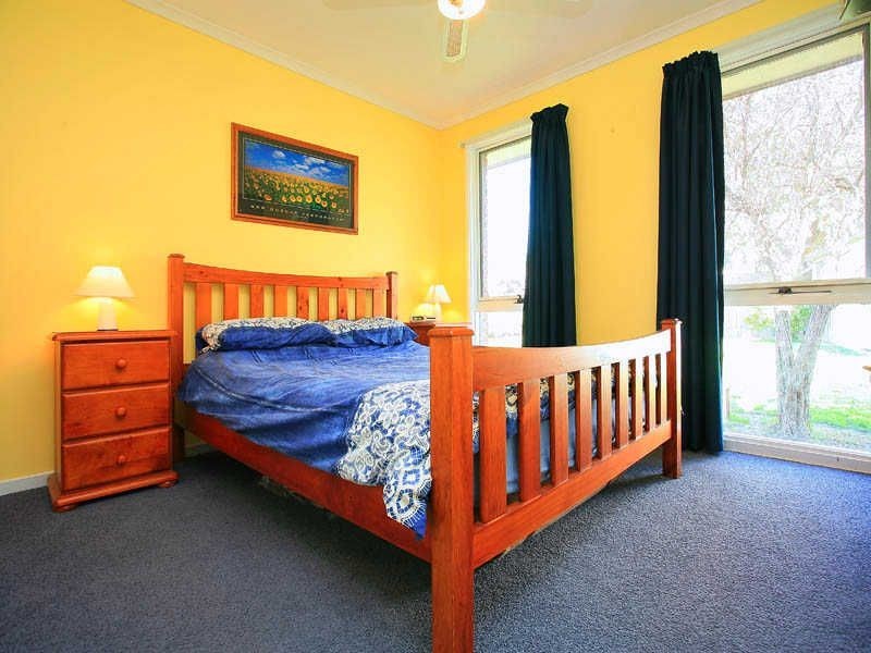 111  Eramosa Road East, Somerville VIC 3912