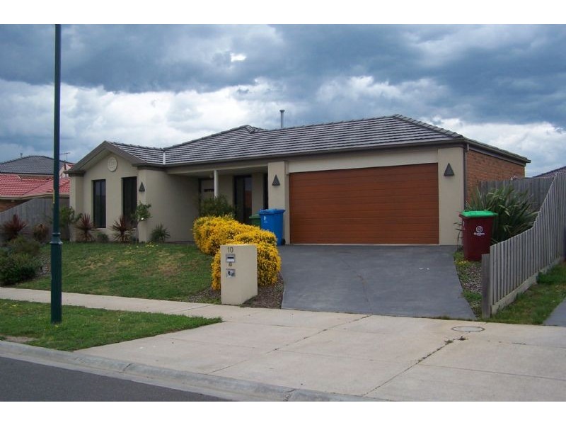10 Silverstone Drive, Cranbourne VIC 3977