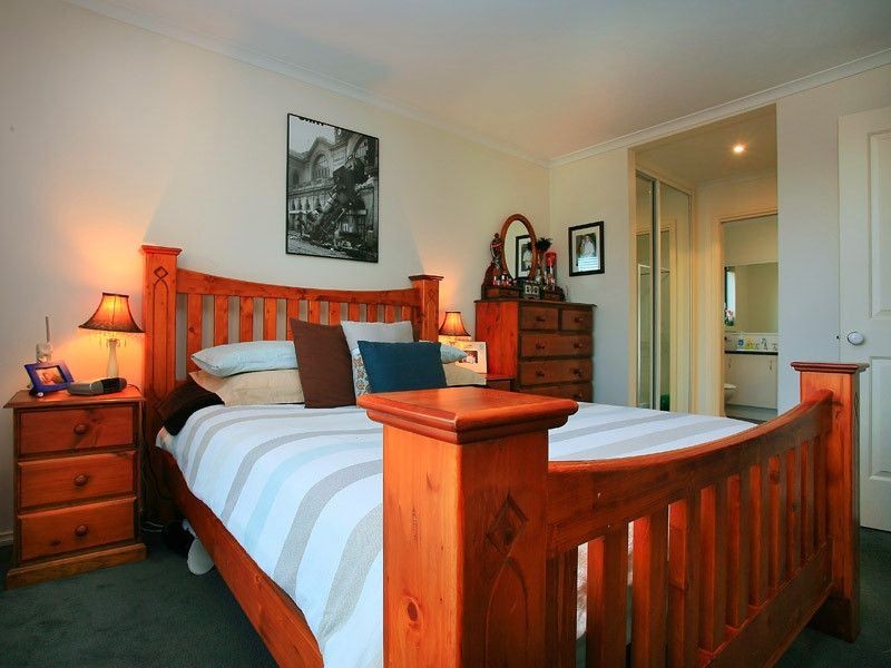 143 Clarendon Drive, Somerville VIC 3912