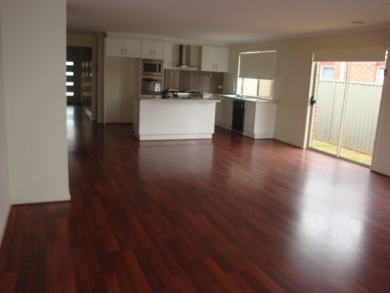 18 Tyndall Street, Cranbourne VIC 3977