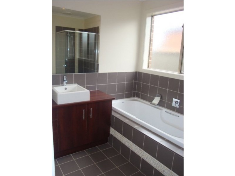 18 Tyndall Street, Cranbourne VIC 3977