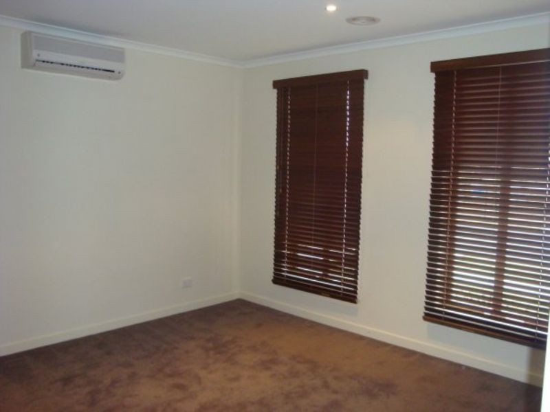 18 Tyndall Street, Cranbourne VIC 3977