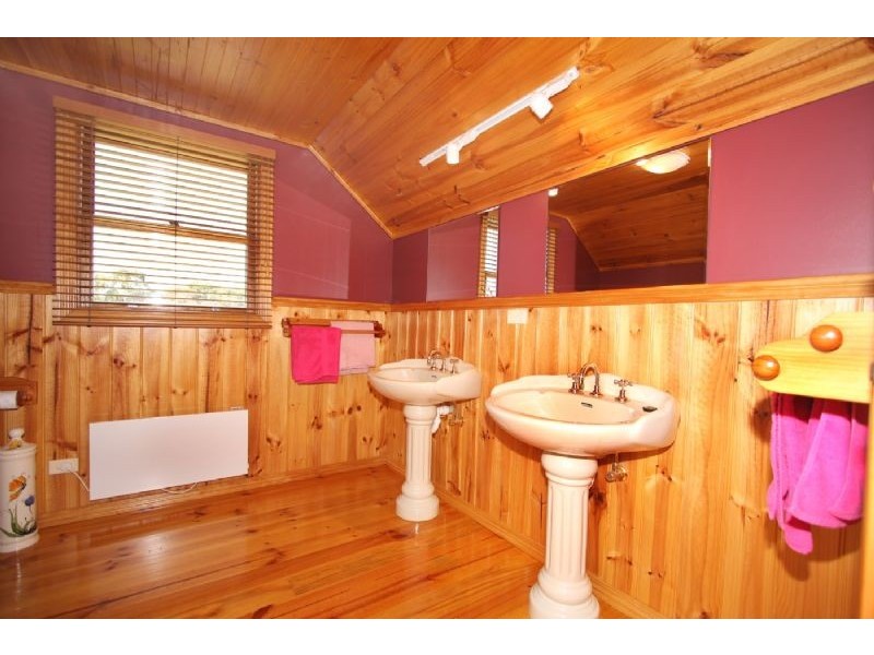 144 Eramosa Road West, Somerville VIC 3912