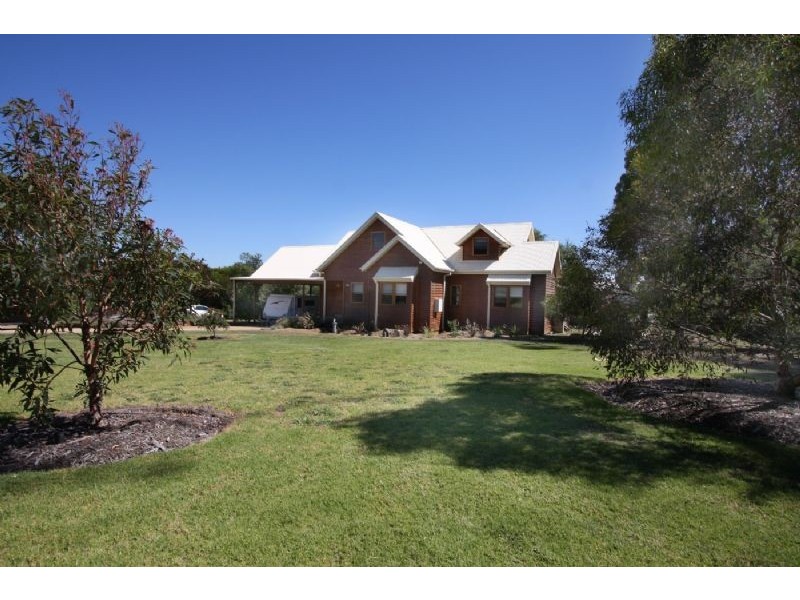 144 Eramosa Road West, Somerville VIC 3912