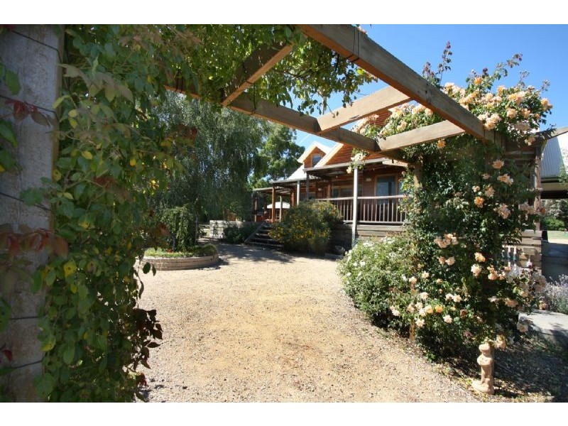 144 Eramosa Road West, Somerville VIC 3912