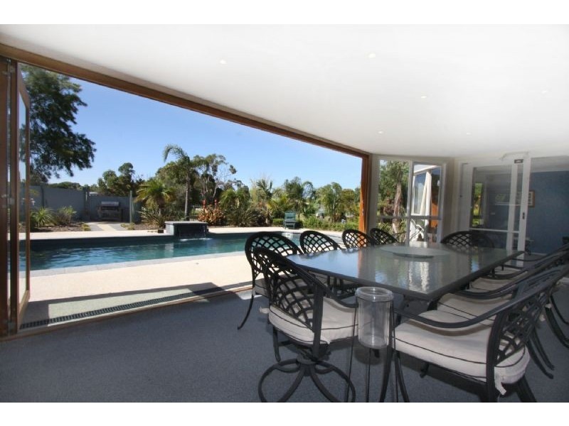 1 David Close, Somerville VIC 3912