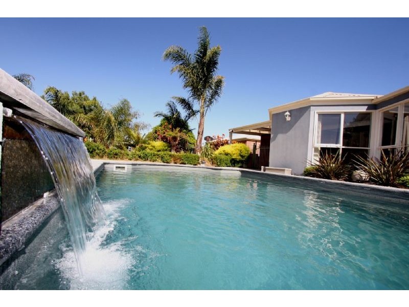 1 David Close, Somerville VIC 3912