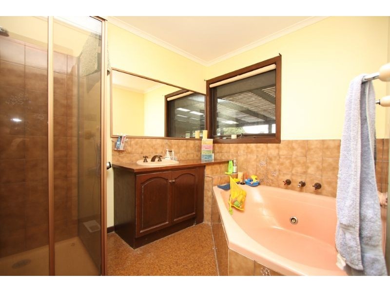 11 Durham Crt, Somerville VIC 3912