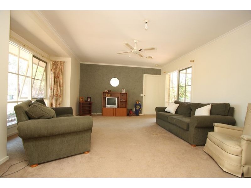 2 Snow Gum Place, Somerville VIC 3912