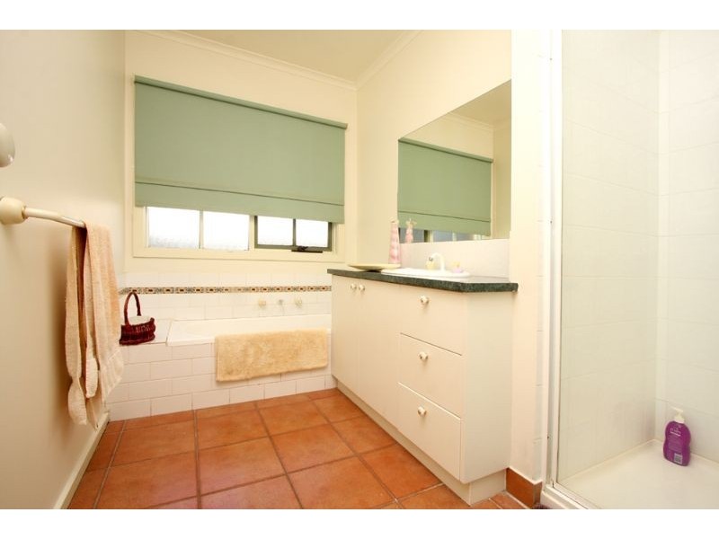 2 Snow Gum Place, Somerville VIC 3912