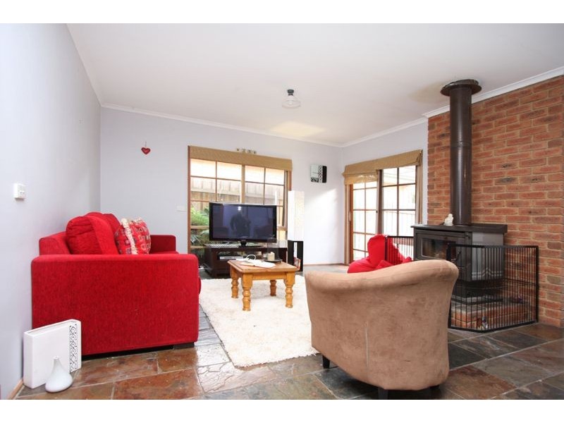 102 Clarendon Drive, Somerville VIC 3912