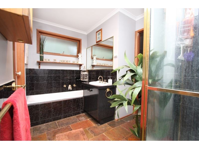 102 Clarendon Drive, Somerville VIC 3912