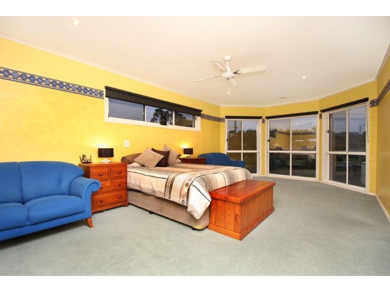 5 Eliza Place, Somerville VIC 3912