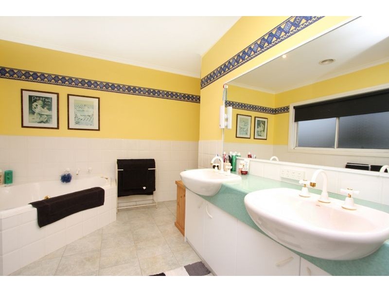 5 Eliza Place, Somerville VIC 3912