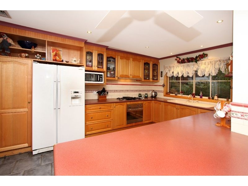 6 Snow Gum Place, Somerville VIC 3912