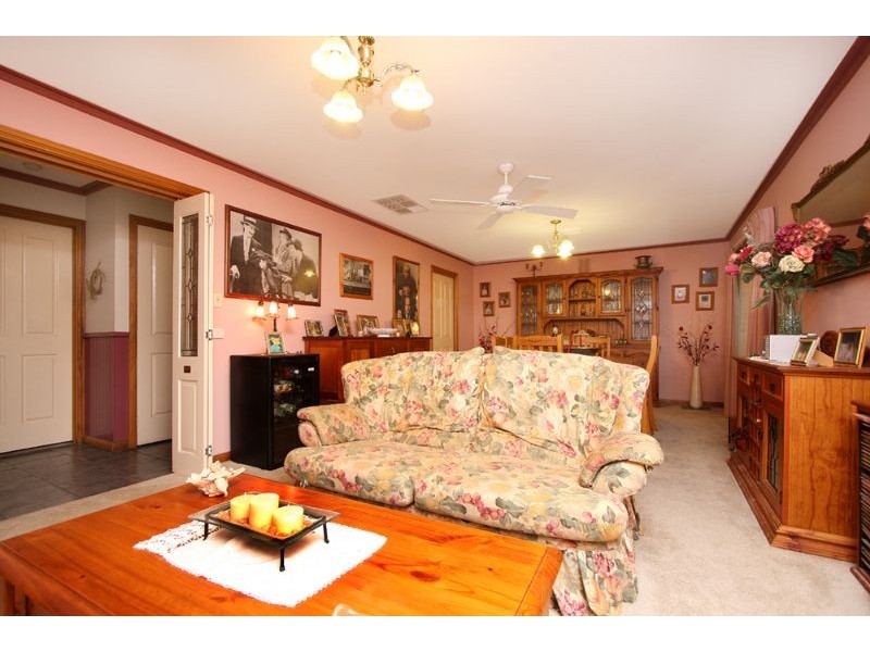 6 Snow Gum Place, Somerville VIC 3912