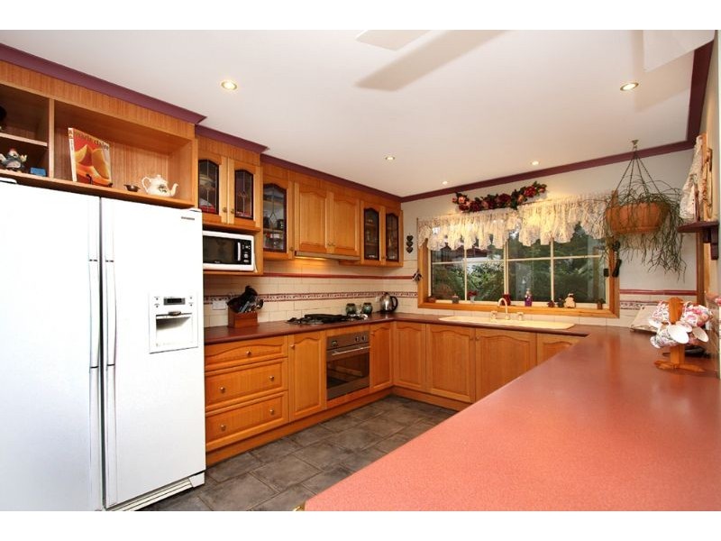 6 Snow Gum Place, Somerville VIC 3912