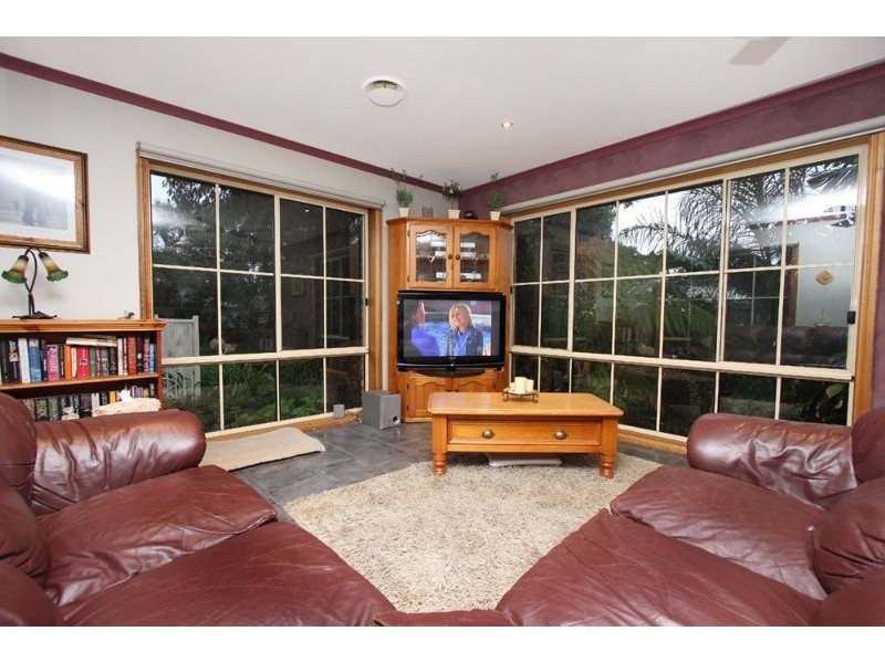 6 Snow Gum Place, Somerville VIC 3912