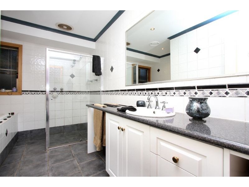 6 Snow Gum Place, Somerville VIC 3912