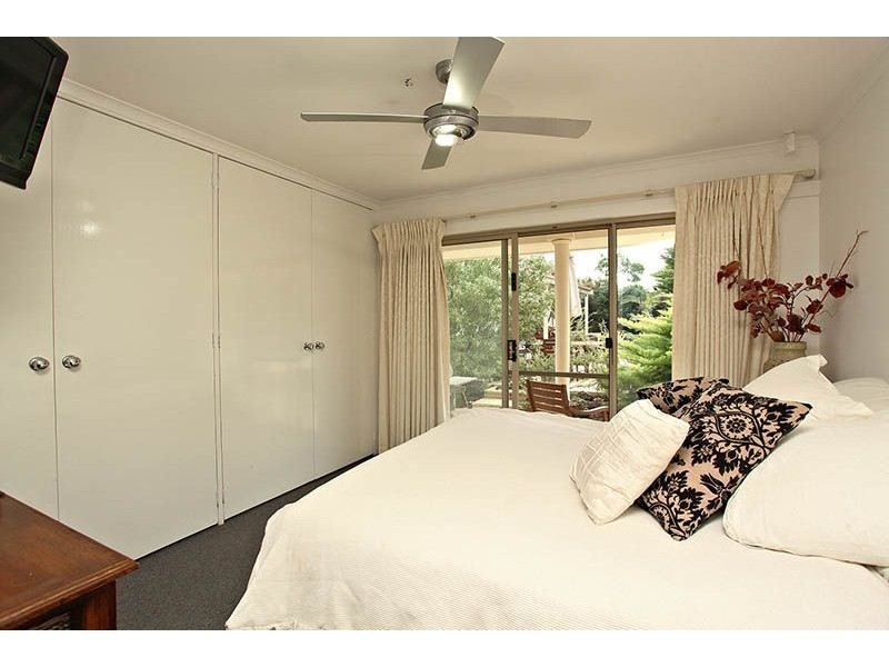 2 The Close, Somerville VIC 3912