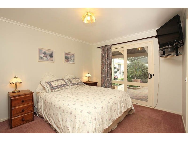 8 David Close, Somerville VIC 3912