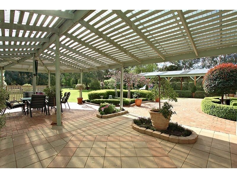 8 David Close, Somerville VIC 3912