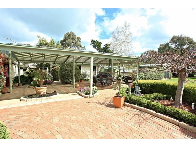 8 David Close, Somerville VIC 3912
