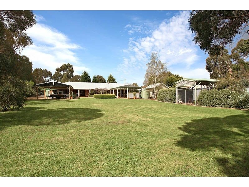 8 David Close, Somerville VIC 3912