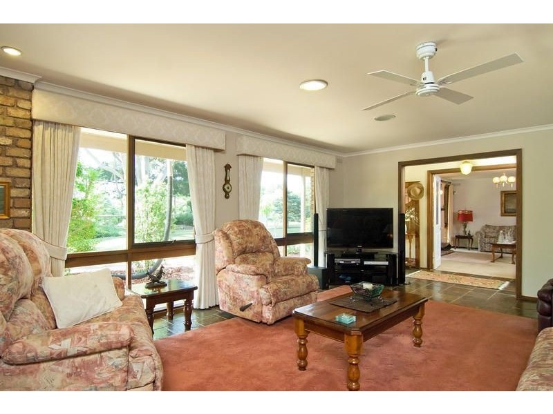 4 Barakee Drive, Somerville VIC 3912