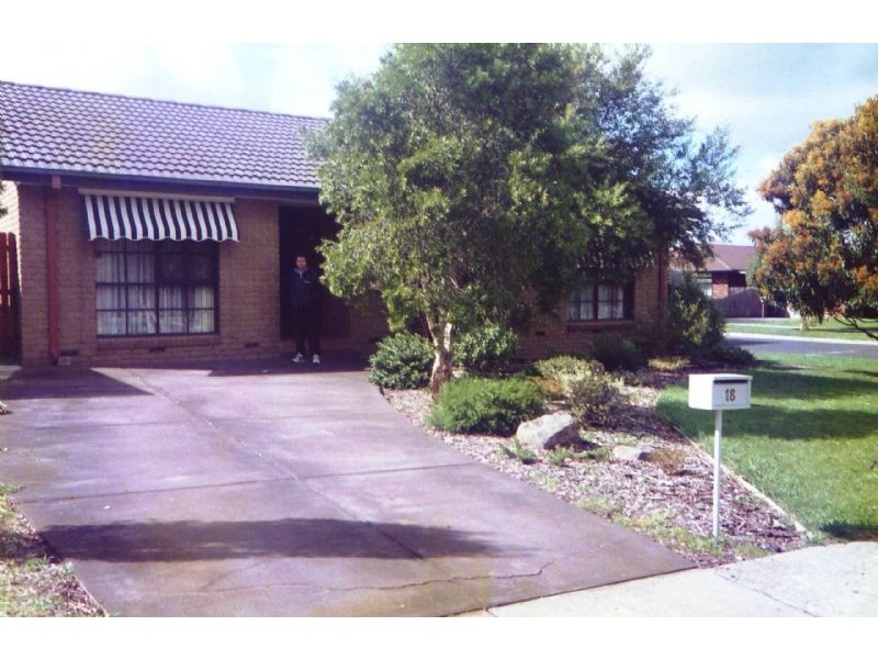 18 Henricks Court, Mill Park VIC 3082