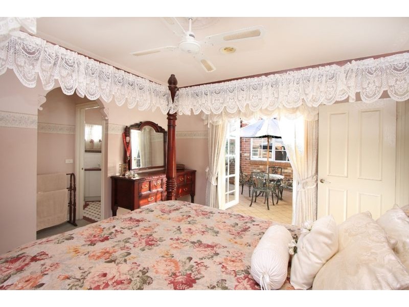 2 Cherry Close, Somerville VIC 3912