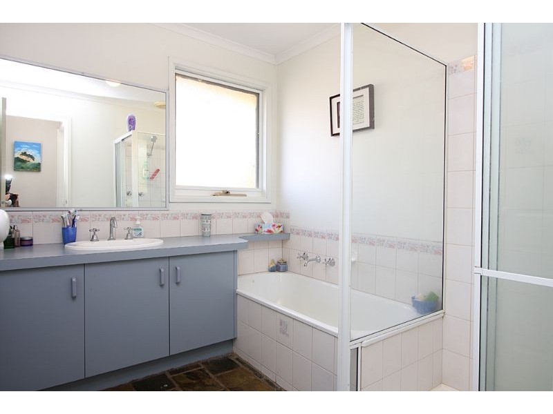 8 Cameron Court, Somerville VIC 3912