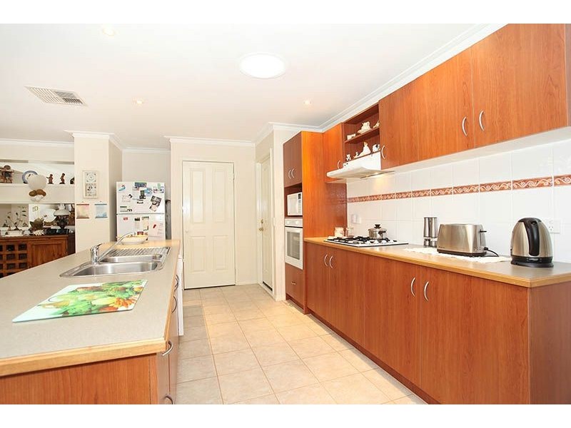 12 Peter Kent Drive, Somerville VIC 3912