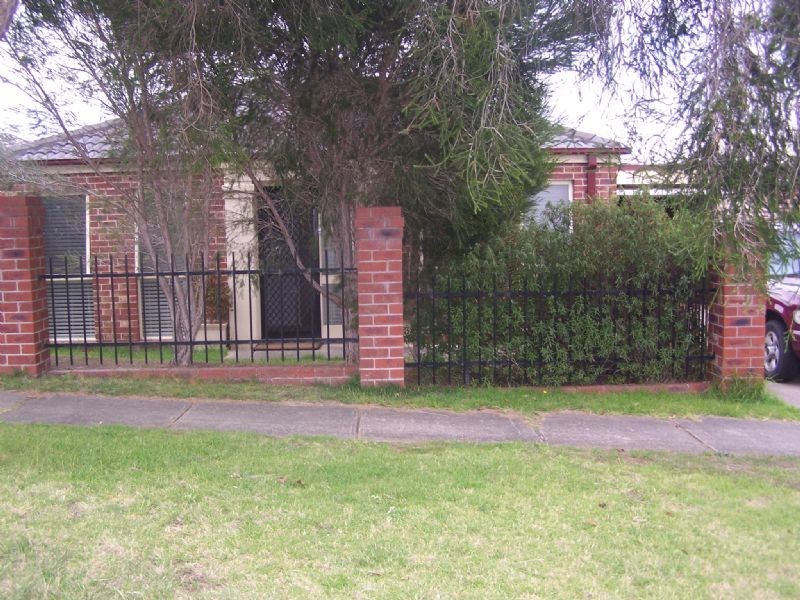 1/8 Raymond St, Somerville VIC 3912