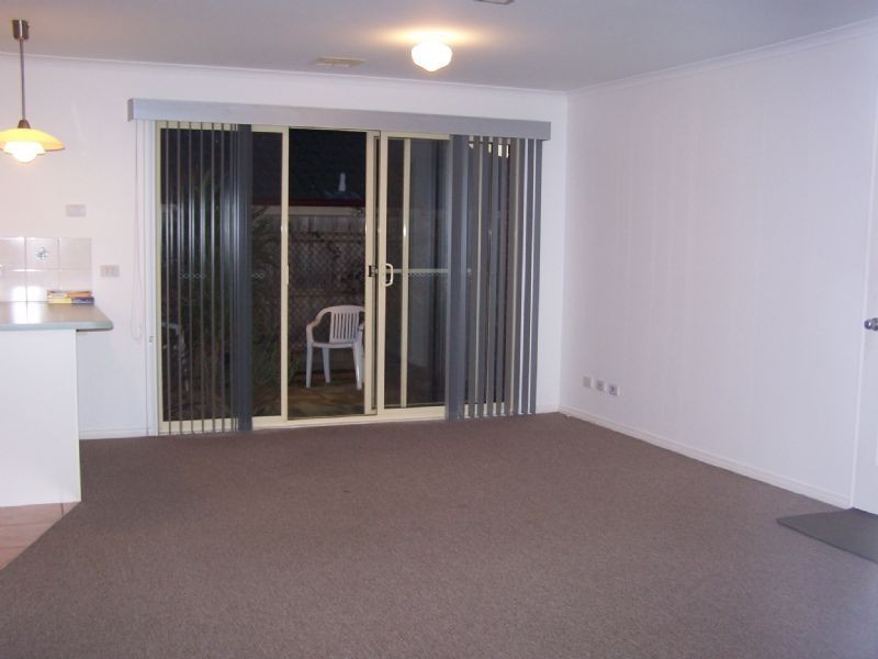 1/8 Raymond St, Somerville VIC 3912