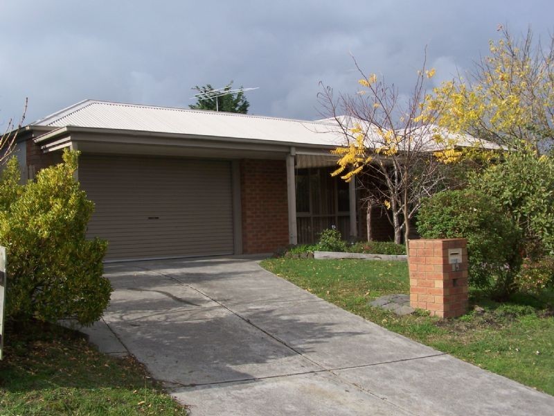 24 Clairmont Close, Somerville VIC 3912