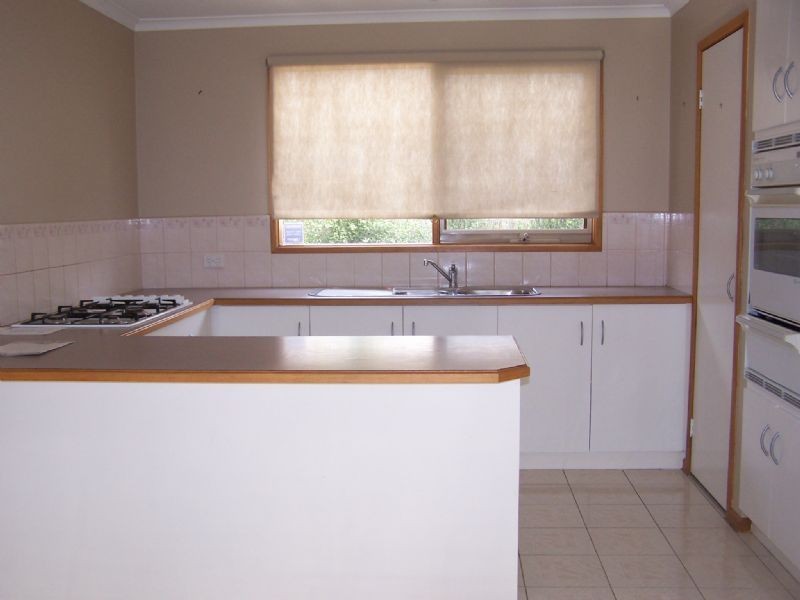 24 Clairmont Close, Somerville VIC 3912