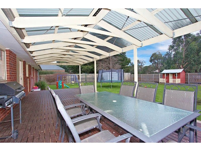8 Chesterfield Road, Somerville VIC 3912