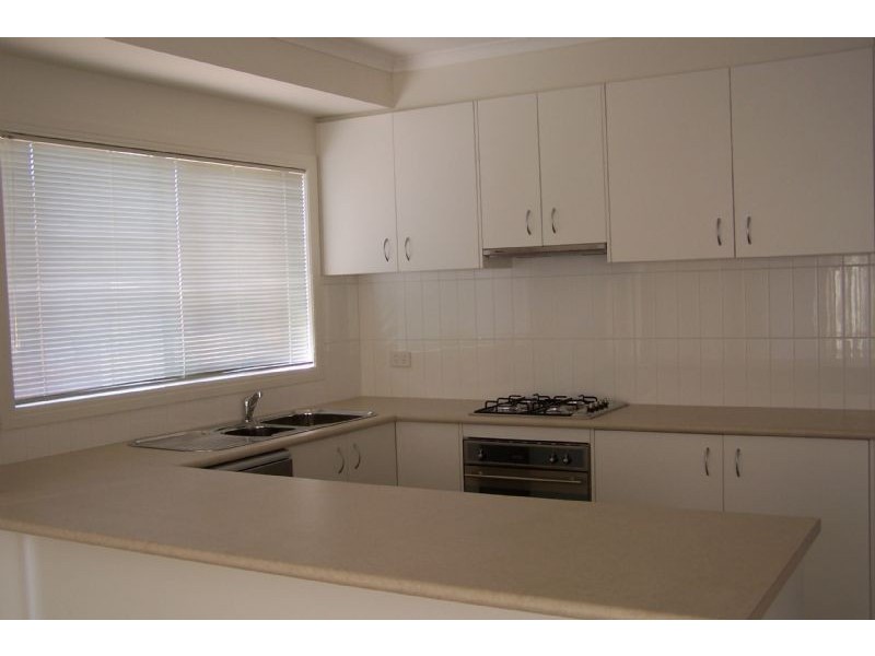 2/72 Eramosa Rd West, Somerville VIC 3912