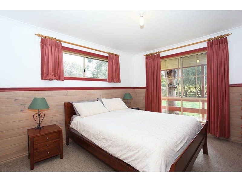 18 Compass Court, Somerville VIC 3912