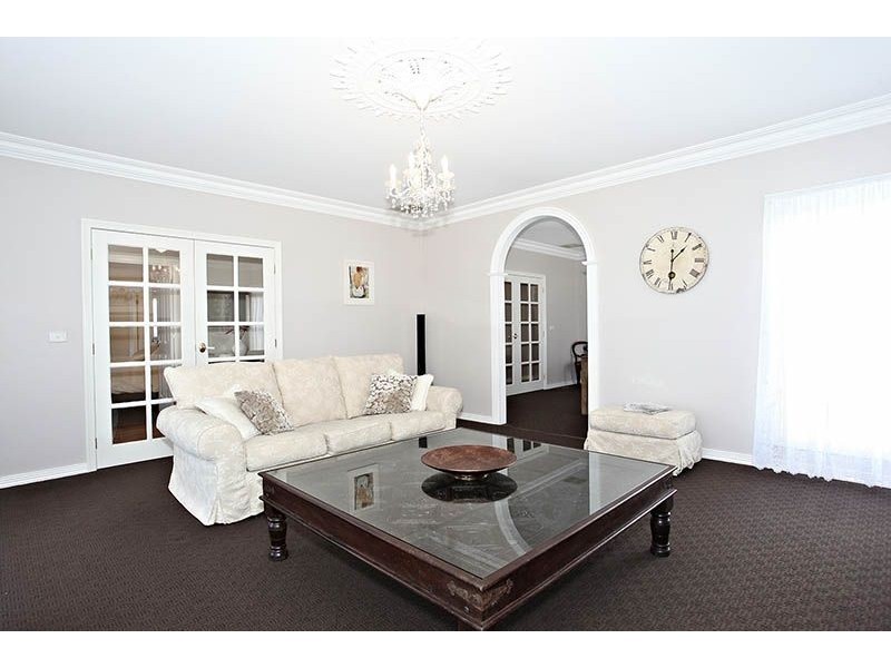 4 Stefan Court, Somerville VIC 3912