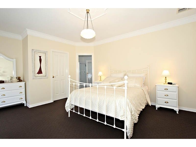 4 Stefan Court, Somerville VIC 3912