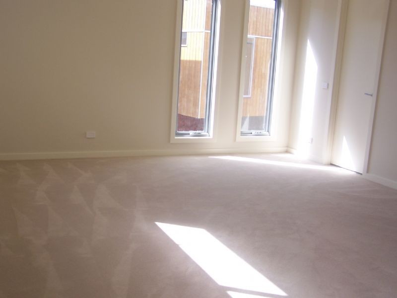 2/6 Grant Rd, Somerville VIC 3912