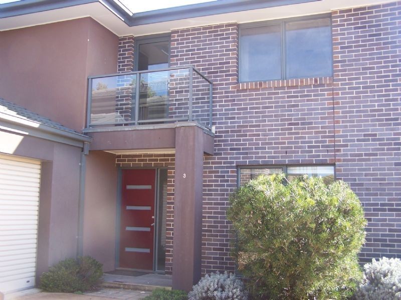 3/2 One chain, Somerville VIC 3912