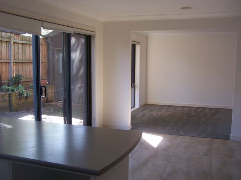 3/2 One chain, Somerville VIC 3912