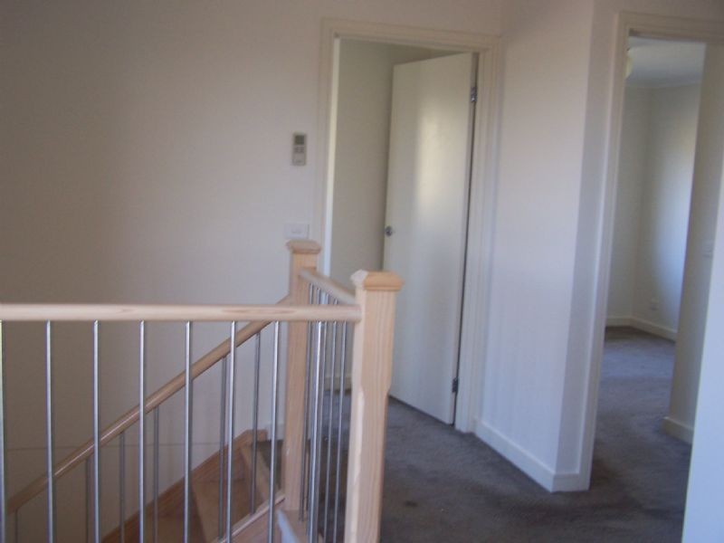 3/2 One chain, Somerville VIC 3912